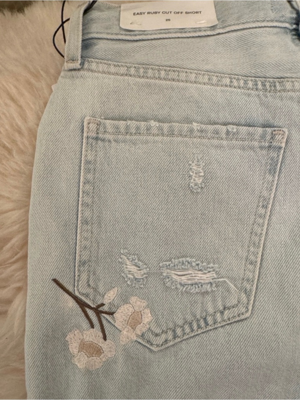 7 For All Mankind * Easy Ruby Cut Off Shorts * Floral Embroidered - Picture 4 of 4